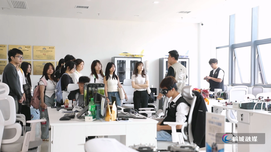 鹤城组织青年人才参观.mp4_000050.813.png