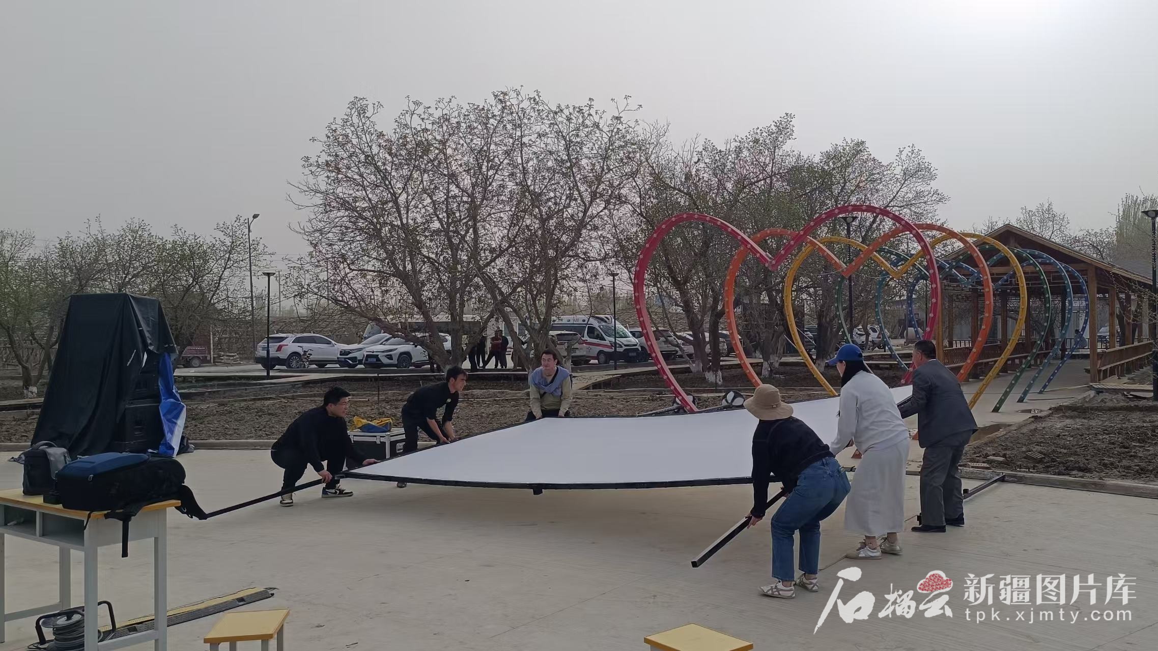 “地面上的云”引起了广泛的共鸣。图像