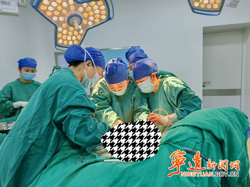 宁远县人民医院成功开展首例经阴道子宫骶棘韧带悬吊术_副本500.png