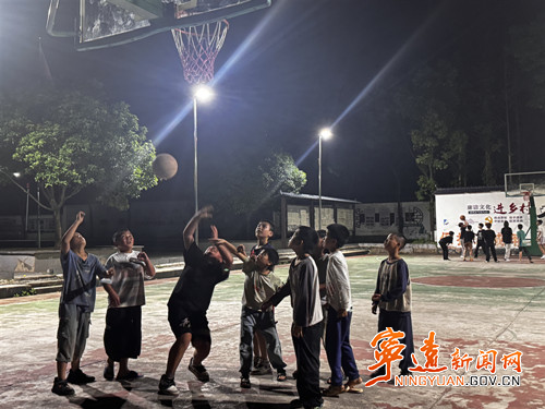 宁远桐木漯瑶族乡：留守儿童篮球热潮涌动_副本500.jpg