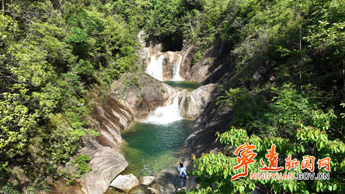 宁远：九嶷山溪瀑成群生态美_副本500.jpg