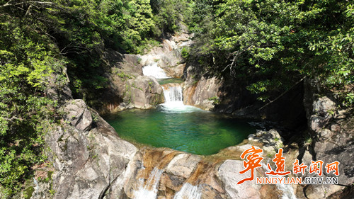 宁远：九嶷山溪瀑成群生态美2_副本500.jpg