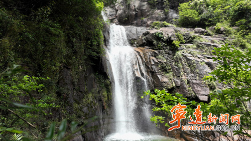 宁远：九嶷山溪瀑成群生态美4_副本500.jpg