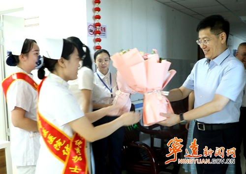 胡勇刚走访慰问一线护理工作者_副本500.png
