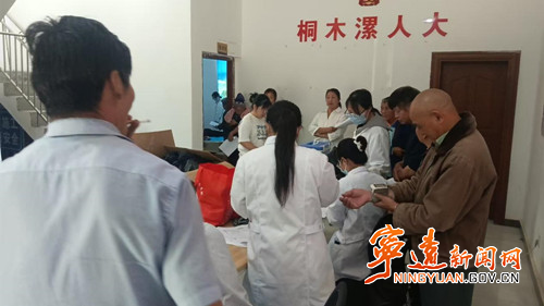 宁远桐木漯瑶族乡：为易地搬迁群众送上健康 “大礼包”_副本500.jpg