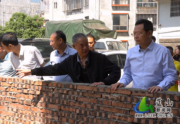 龙向洋到塔峰镇开展带案下访工作.jpg 龙向洋到塔峰镇开展带案下访工作.jpg