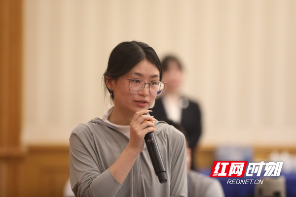 华声在线记者.jpg