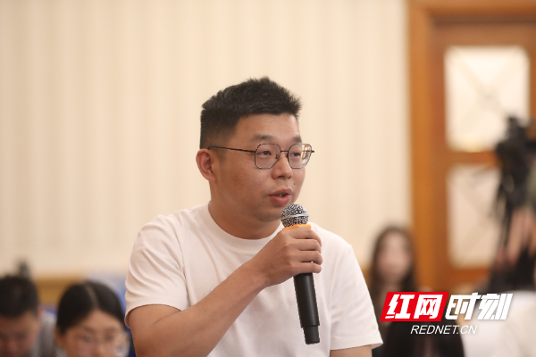 潇湘晨报记者.jpg