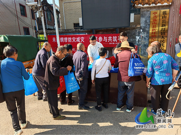 新圩镇开展防灾减灾安全生产宣传活动.jpg