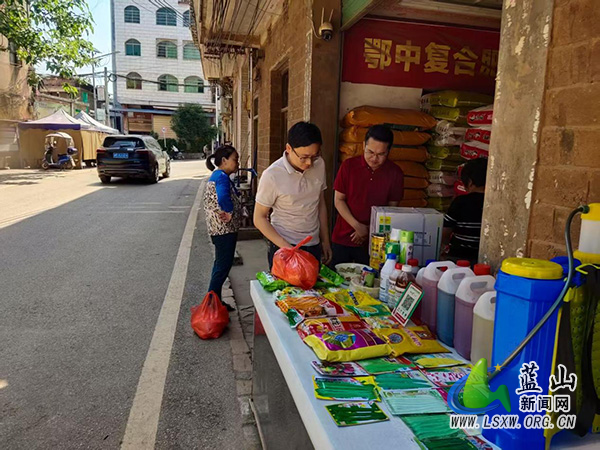太平圩镇纪委：精准监督 护航春耕生产.jpg