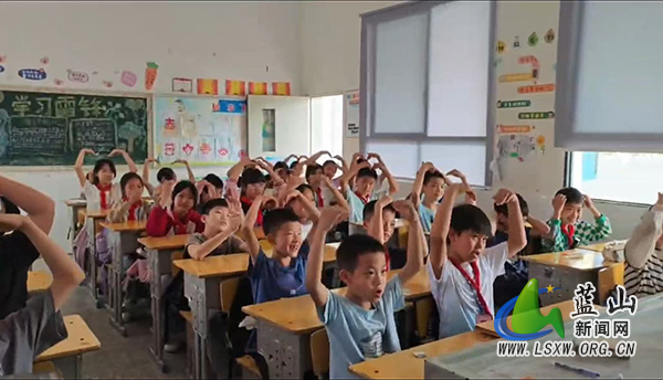 城北湘威学校母亲节：以爱之名，感恩有您.jpg