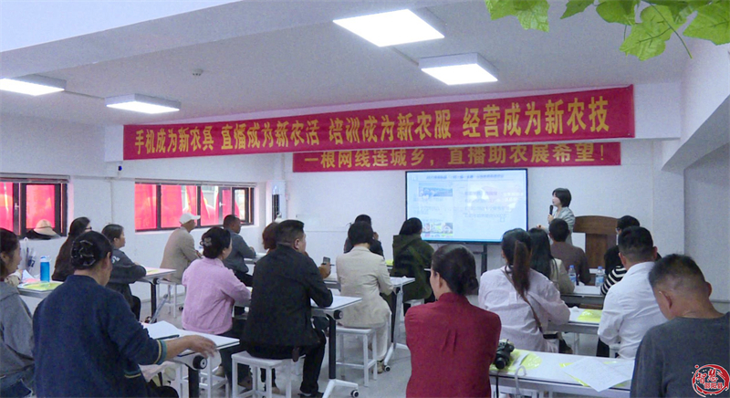 邵阳县“一村一品一主播”电商网红孵化基地举行授牌仪式(图2)