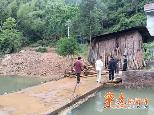 寧遠(yuǎn)鯉溪鎮(zhèn)：“繡花功夫” 織密地質(zhì)災(zāi)害 “防護(hù)網(wǎng)”_副本500.jpg