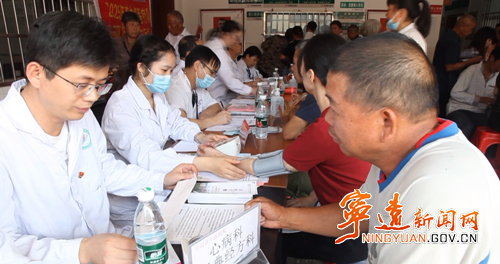 市中心醫院巡回醫療活動走進寧遠_副本500.png