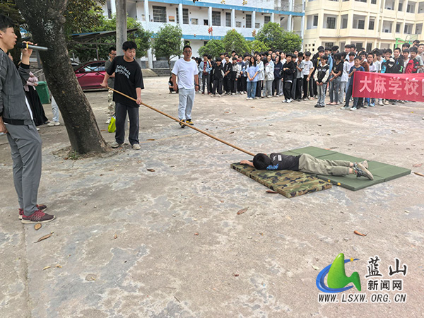大麻学校开展防溺水应急演练活动.jpg