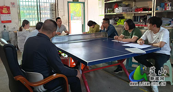 火市学校召开违规征订教辅资料专项排查工作会议.jpg