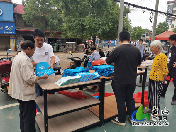 楠市镇开展“5·12防灾减灾日”集中宣传活动.jpg
