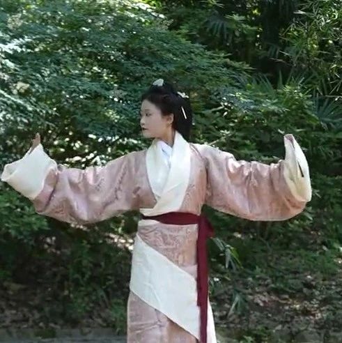 马王堆健身操 ② | 强腰明目，汉服小姐姐教你白鹤舞翅！