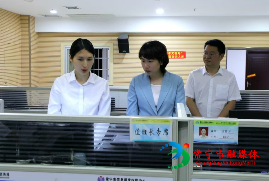 鄧艷紅調(diào)研1.jpg 鄧艷紅調(diào)研1.jpg