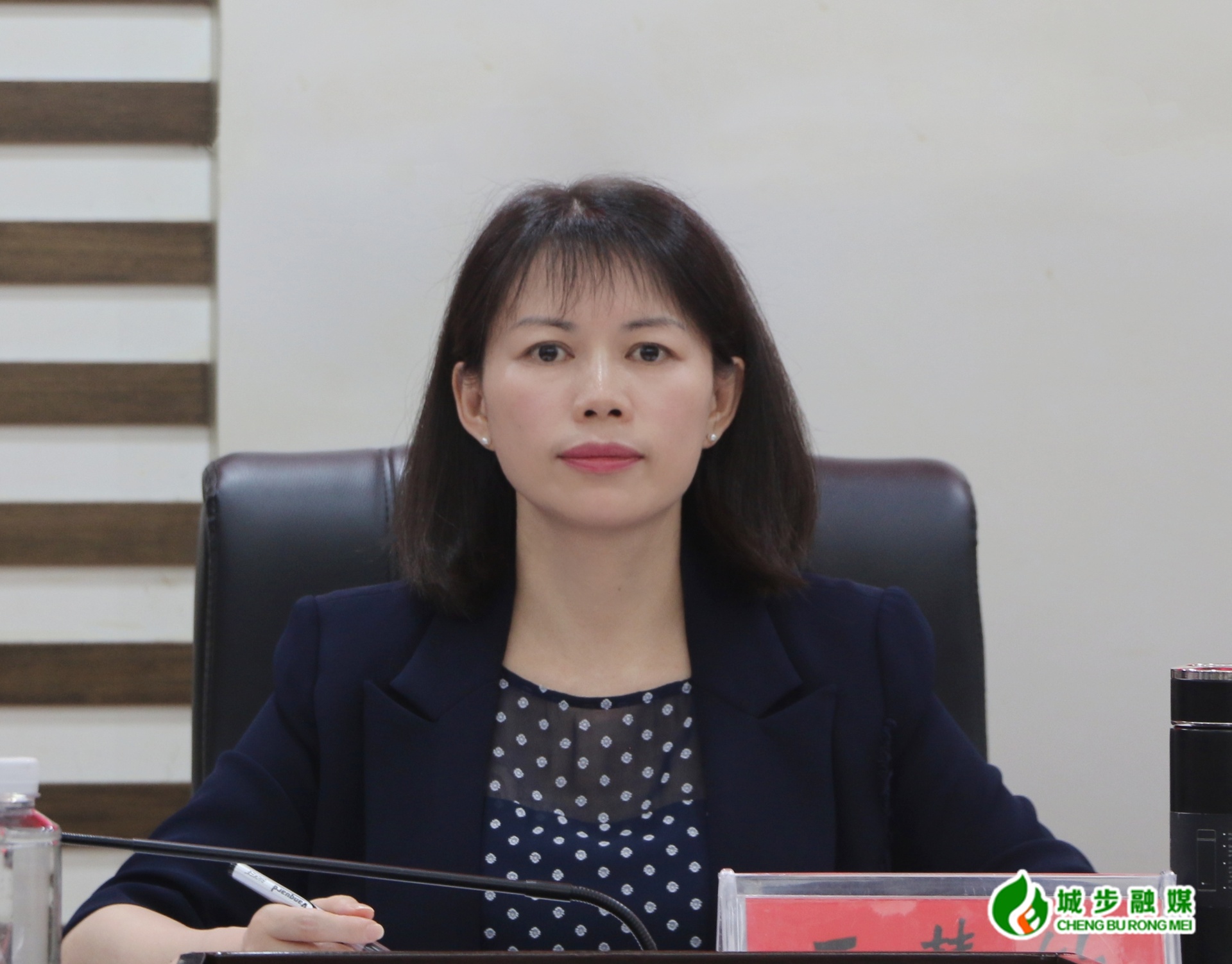 王慧敏主持召开县人民政府2025年第8次常务会议(图2)