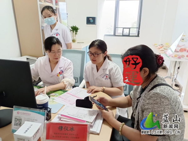 蓝山县妇幼保健院邀请省级专家开展健康服务活动.jpg