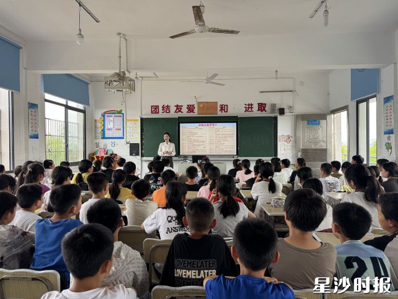 “红色薪火传 少年向未来”主题宣讲走进特立小学，100余名师生共同聆听革命故事。均为徐特立故居供图