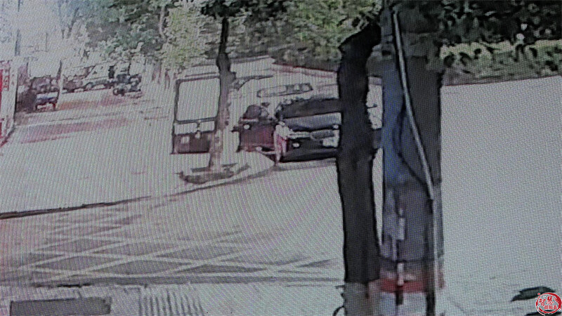 邵阳县：民警速破“拉车门”盗窃案 群众送锦旗点赞(图2)