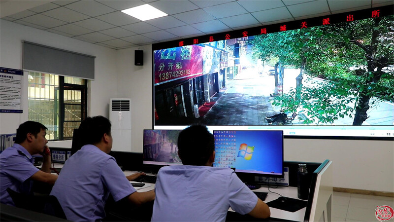 邵阳县：民警速破“拉车门”盗窃案 群众送锦旗点赞(图1)