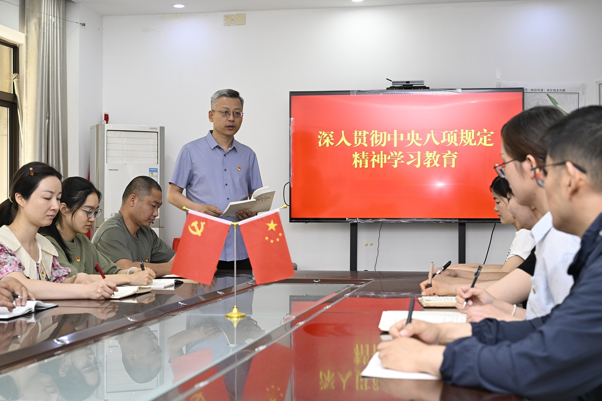 【中国的广播和电视评论】实施新的经济法规，