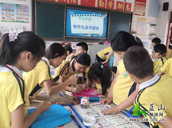湘源学校：巧手制纸袋 劳动创美好.jpg