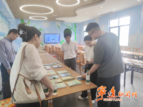 专家组考察宁远县九嶷河湿地保护湖南省科普基地_副本500.jpg