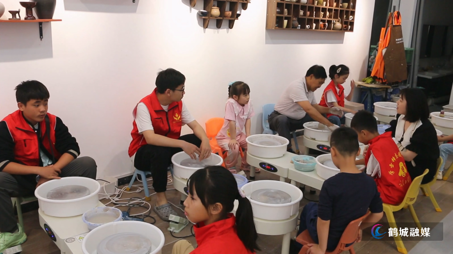 公益小雷锋“黄金坳龙窑土陶”非遗研学：触摸千年陶艺，传承非遗薪火.mp4_20250520_161959.764.jpg