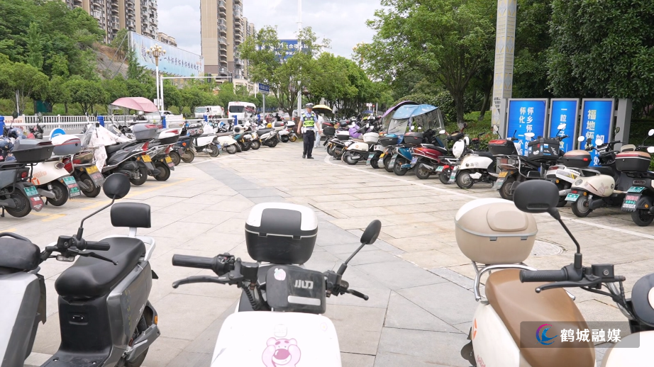 毛克文 高铁站.mp4_20250521_155642.303.jpg