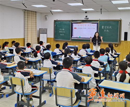 宁远印山小学举行“青蓝工程”优质课竞赛活动_副本500.jpg
