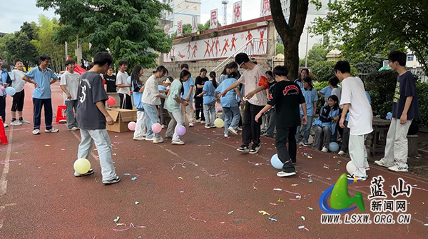县一中：“玩”美减压 心理游园会引爆快乐能量.jpg