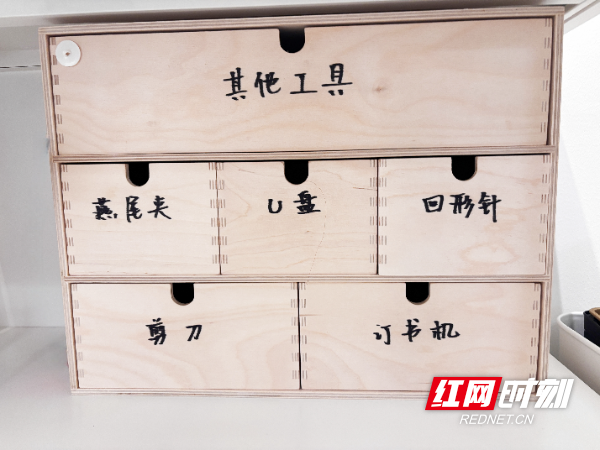 小型抽屉柜桌面收纳.jpg
