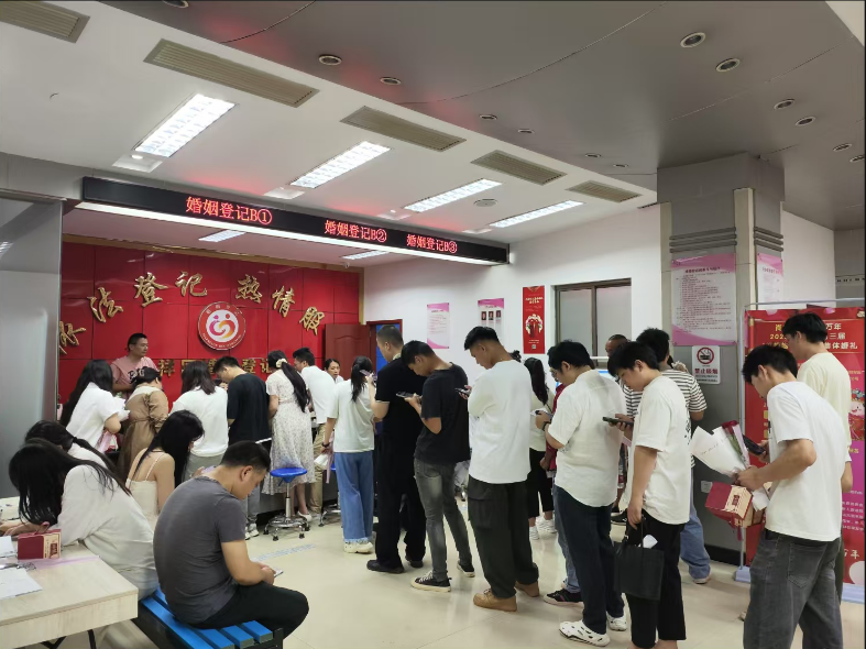 大祥区政务服务中心：“特殊寓意日”优质服务见证幸福启航(图1)