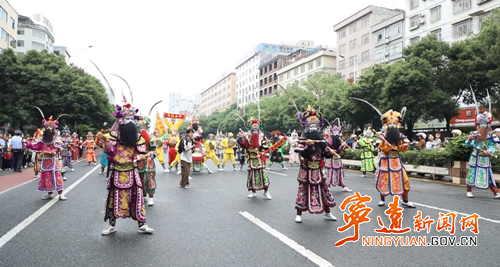 宁远：1200余名舜裔舜商、华人华侨聚宁远  花车巡游、文化踩街点亮九嶷3_副本500.png