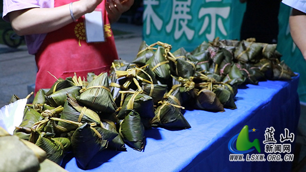 我县举办“蓝山蓝”文化集市之“湘源古韵‘粽’享端阳”活动2.jpg