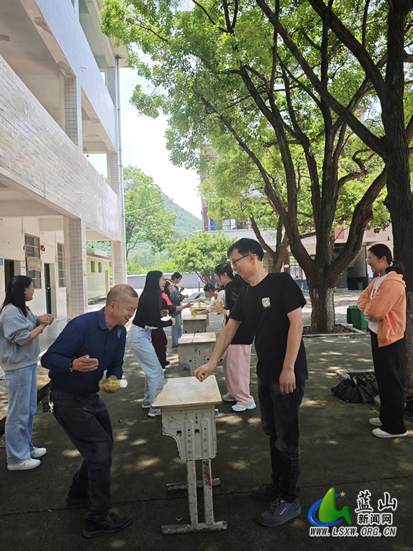 蓝屏学校开展教师端午节活动.jpg