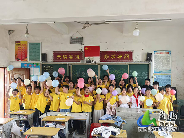 大洞中心小学举行心理健康月游园会.jpg