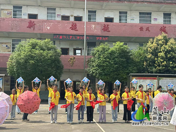 大洞中心小学开展庆“六一”国际儿童节文艺汇演.jpg