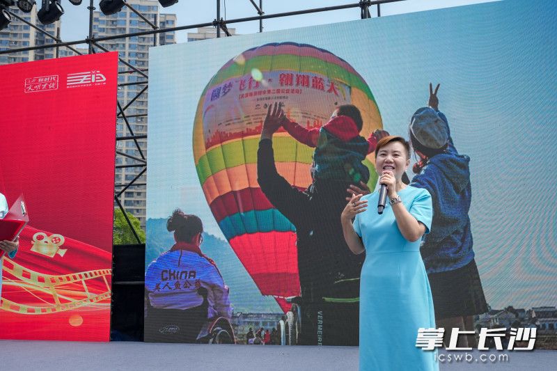 摄影师葛青老师分享自己拍残友照片的故事。