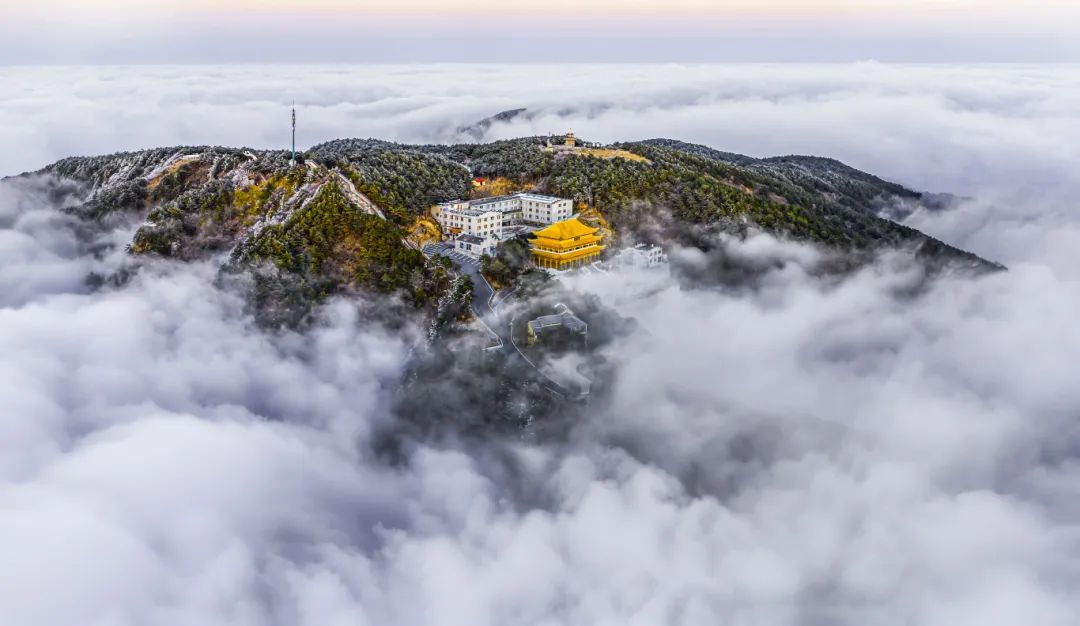幕阜山-《天岳云端》-吴丽萍.jpg