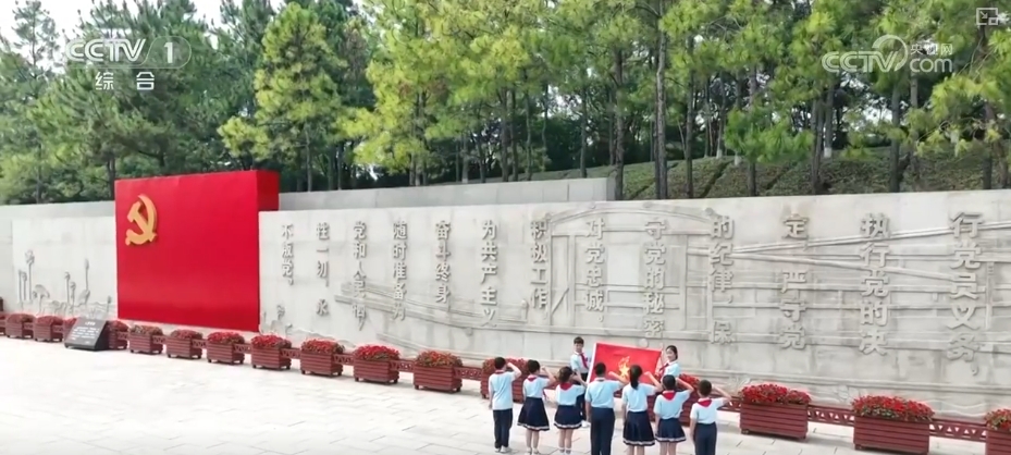 在不同地方的多彩活动欢迎“ 6月1日”来保护红