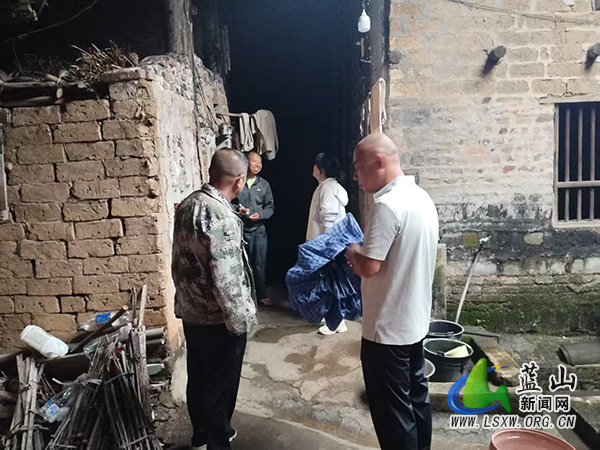 楠市镇纪委开展防汛备汛监督检查.jpg