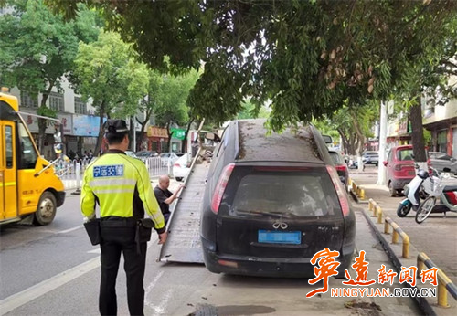 宁远交警开展“僵尸车”专项整治行动_副本500.jpg