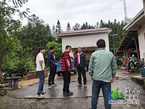 湘江源瑶族乡纪委：全力监督防汛工作，筑牢安全防线.jpg