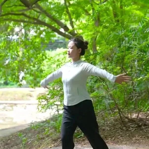 马王堆健身操 ⑥ | 引背开肩，汉代人体态绝了
