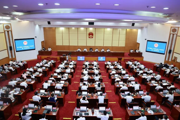 湖南省十四届人大常委会举行第十六次会议